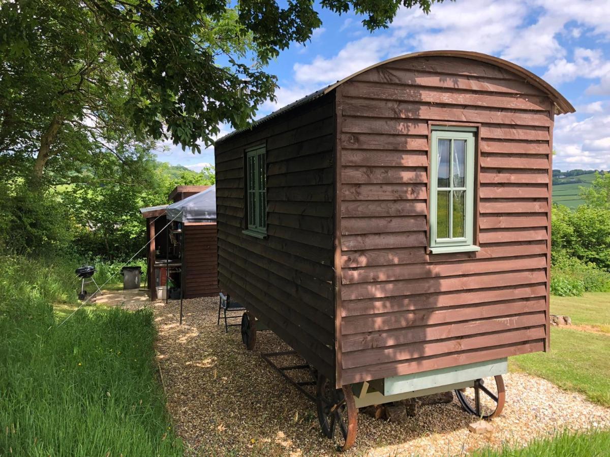 The Shepherds Hut At The Shippen, Tiphayes Honiton Bagian luar foto
