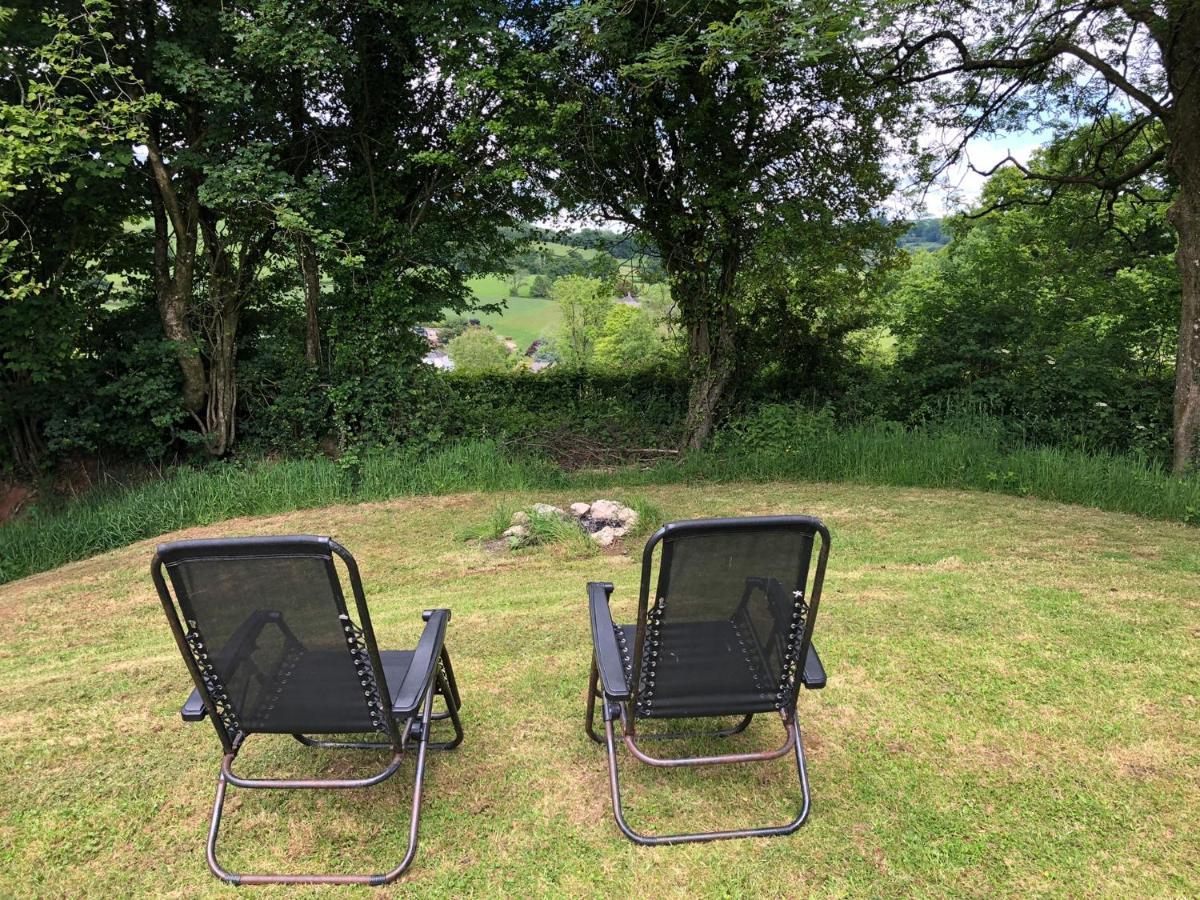 The Shepherds Hut At The Shippen, Tiphayes Honiton Bagian luar foto